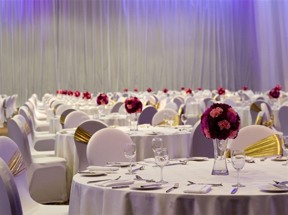 Weddings White and Gold Table Detail